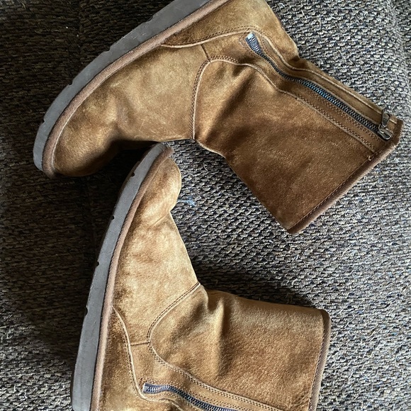 UGG authentic Mayfair Boots Style #5116 9 womens 40 guc - Picture 1 of 4